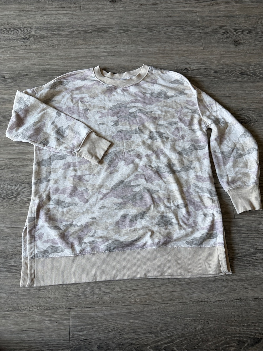 Old Navy Grey and Cream Camo Sweatshirt